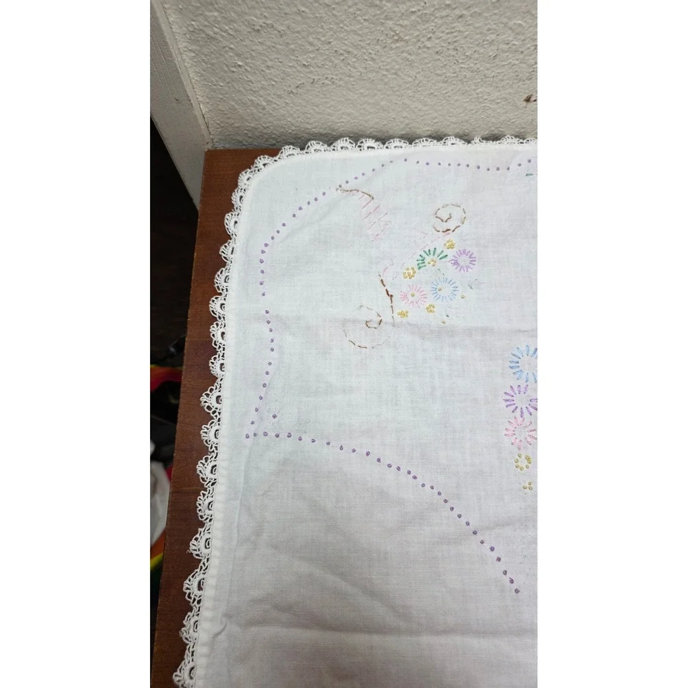 Unbranded Vintage Embroidered Floral Tablecloth White Lace Trim Cottagecore